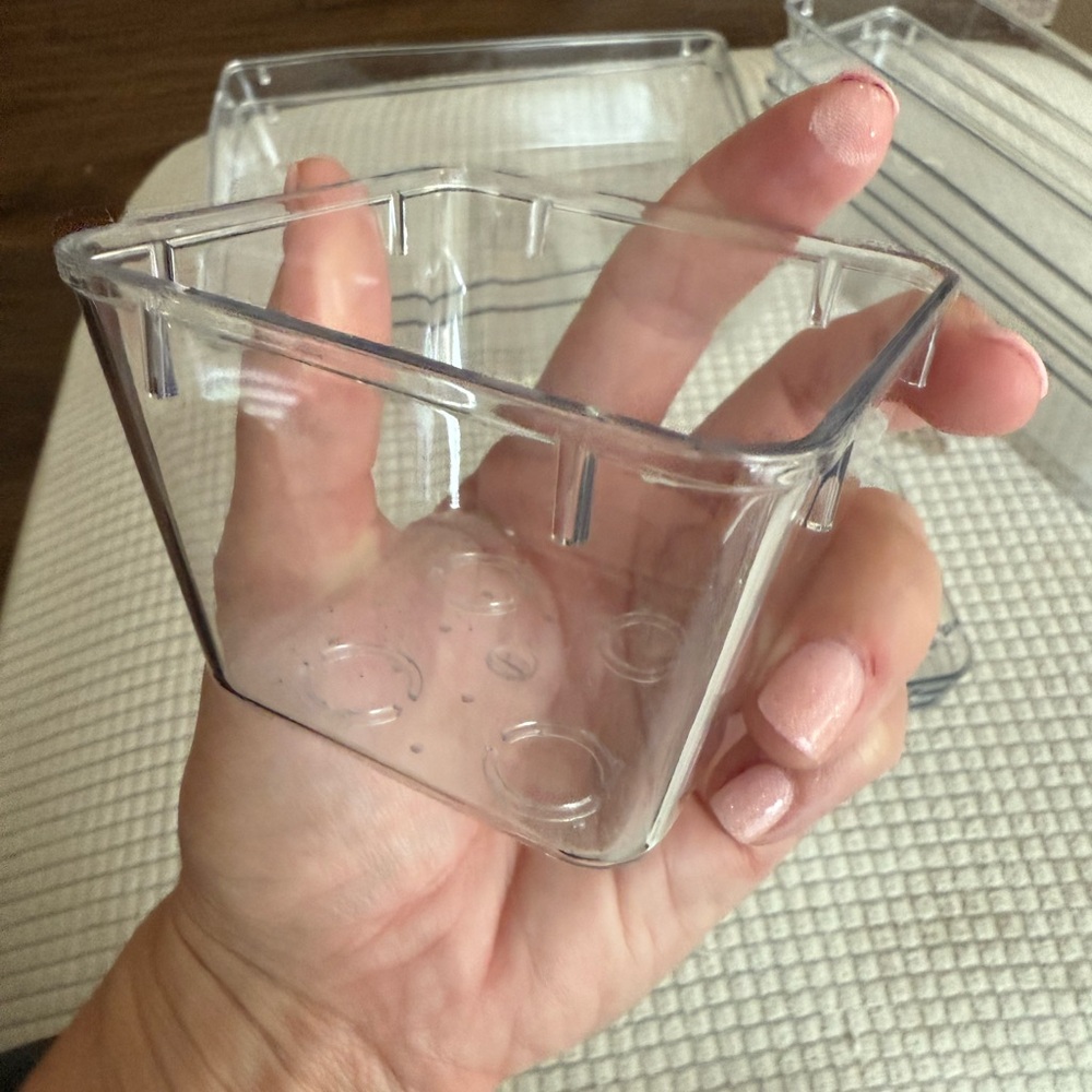 Clear Plastic Storage Bins Set 15+ pcs and 15 small plastic storage baggies - Picture 4 of 10